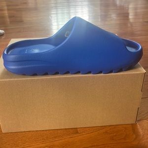 Azure Yeezy Slide.